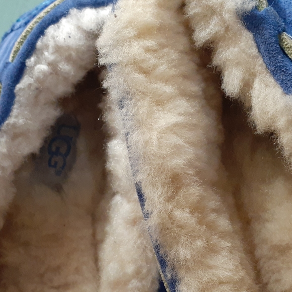 UGG SLIPPERS SZ 5 - Picture 7 of 7